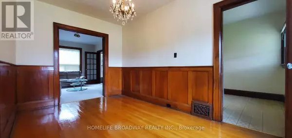 Toronto (danforth Village-east York), ON M4J2H3,223 WESTWOOD AVENUE