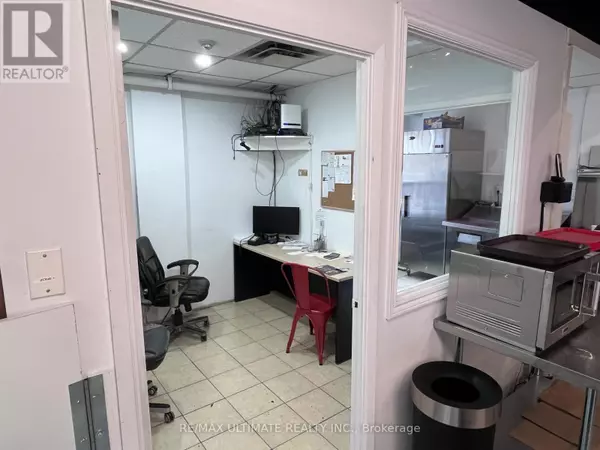 Toronto (wexford-maryvale), ON M1R3C7,71 HOWDEN ROAD