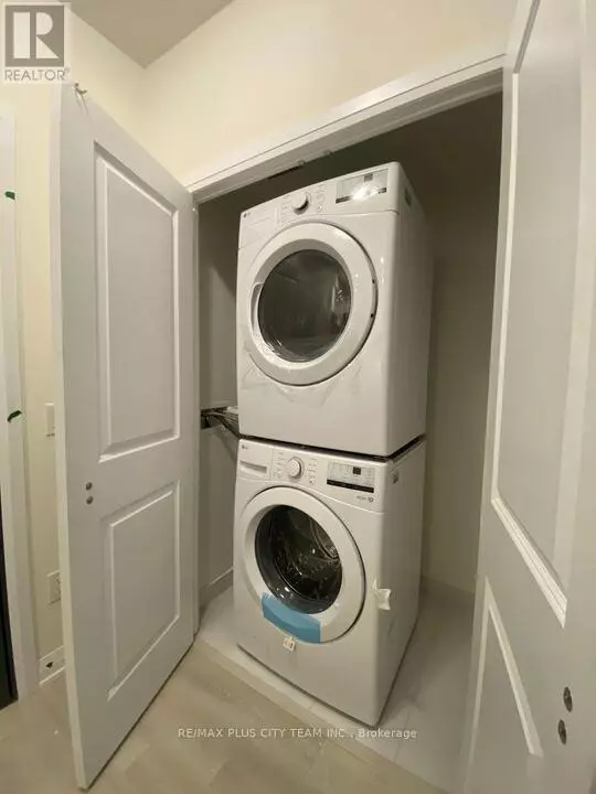 Toronto (tam O'shanter-sullivan), ON M1T3K3,3260 Sheppard AVE East #705