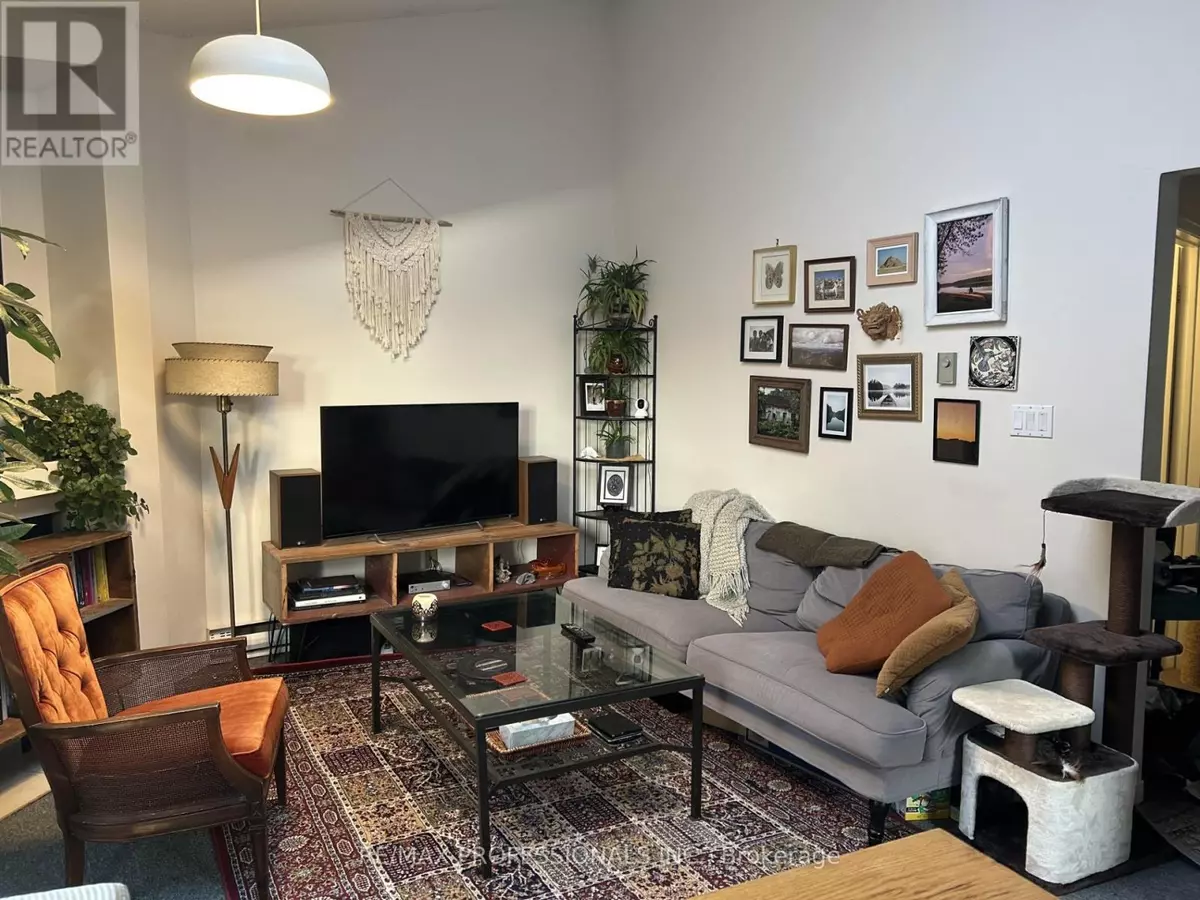 Toronto (north Riverdale), ON M4K1H6,41 Albermarle AVE #4