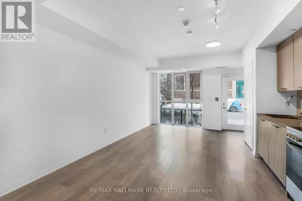 Toronto (east End-danforth), ON M4C1K5,2301 Danforth AVE #TH 103