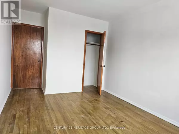 Toronto (clairlea-birchmount), ON M1L3G5,423 Pharmacy AVE #3