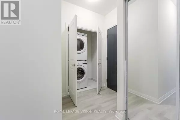 Toronto (tam O'shanter-sullivan), ON M1T3K3,3270 Sheppard AVE East #222