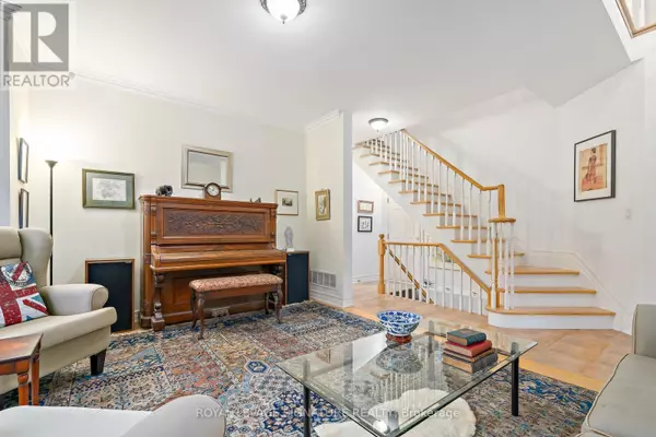 Toronto (woodbine Corridor), ON M4L3J2,110 BOWMORE ROAD