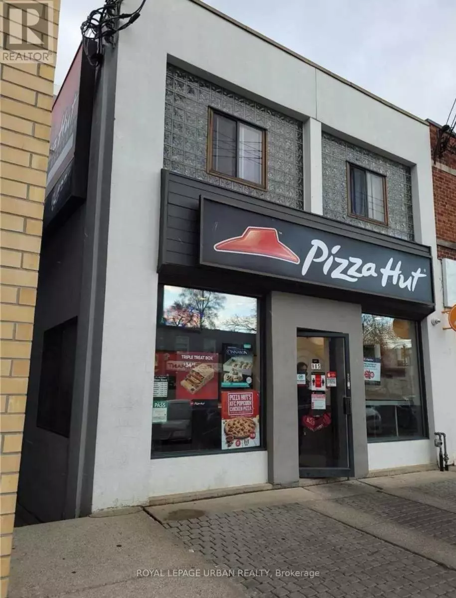 Toronto (east York), ON M4C3G4,985 Coxwell AVE #1B