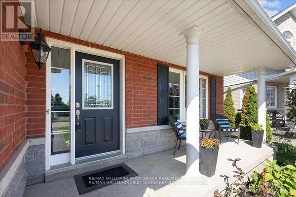 Oshawa (samac), ON L1K2T1,536 WOODMOUNT CRESCENT