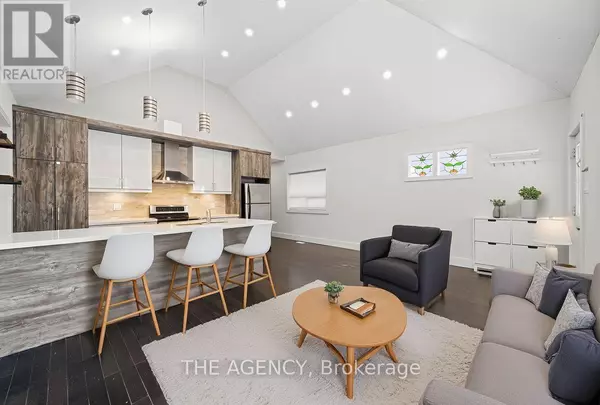 Toronto (woodbine-lumsden), ON M4C1W3,26 GATWICK AVENUE