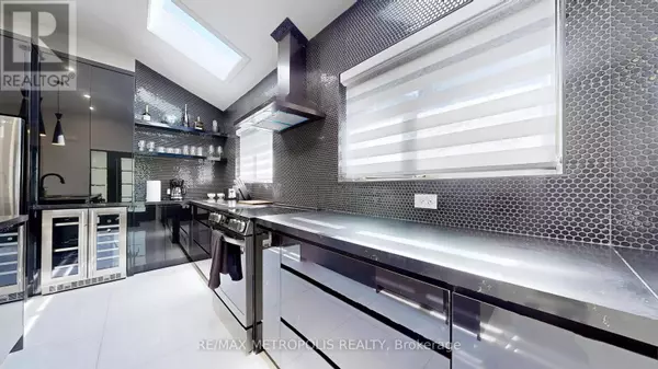 Oshawa (eastdale), ON L1G1W4,640 LANSDOWNE DRIVE