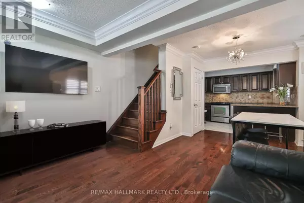 Toronto (clairlea-birchmount), ON M1L0G8,30 Mendelssohn ST #9