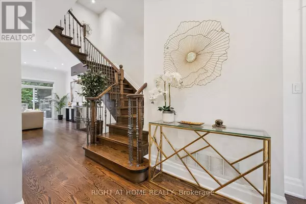 Toronto (the Beaches), ON M4L3V2,64 WHEELER AVENUE