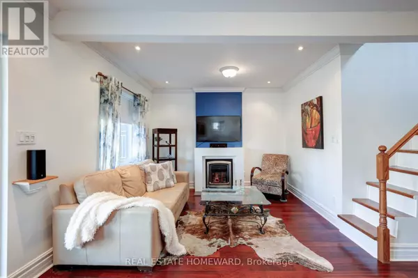 Toronto (woodbine-lumsden), ON M4C4R9,144 WESTLAKE AVENUE