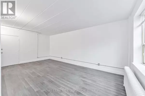 Toronto (danforth Village-east York), ON M4J2A1,325 Sammon AVE #07