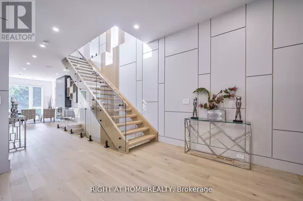 Toronto (east York), ON M4C4A4,333 WOODMOUNT AVENUE