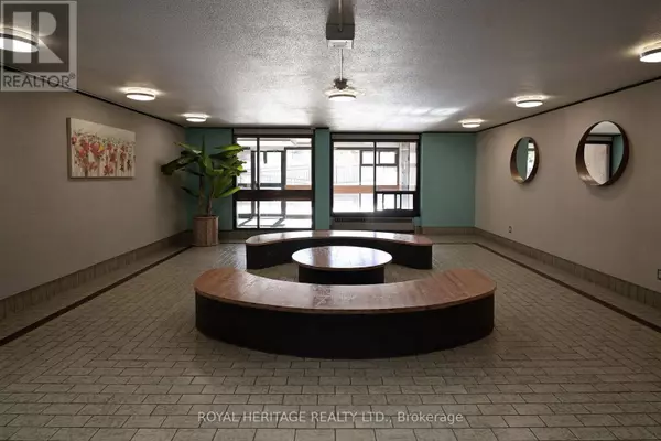 Toronto (crescent Town), ON M4C5L5,3 Massey SQ #301