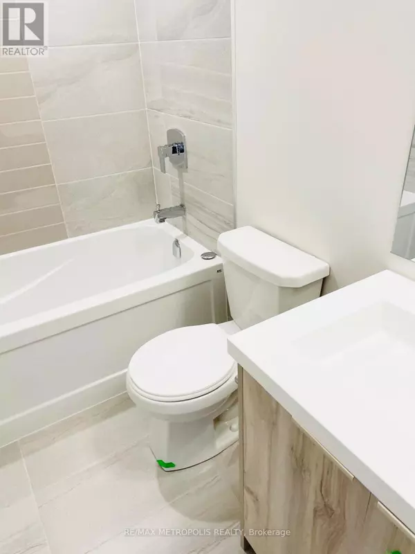 Toronto (birchcliffe-cliffside), ON M1N1T7,2203 Kingston RD #20