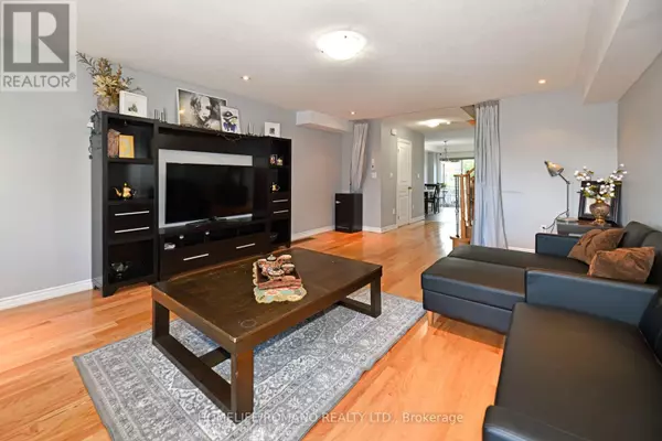 Whitby (blue Grass Meadows), ON L1N2K6,33 COMFORT WAY