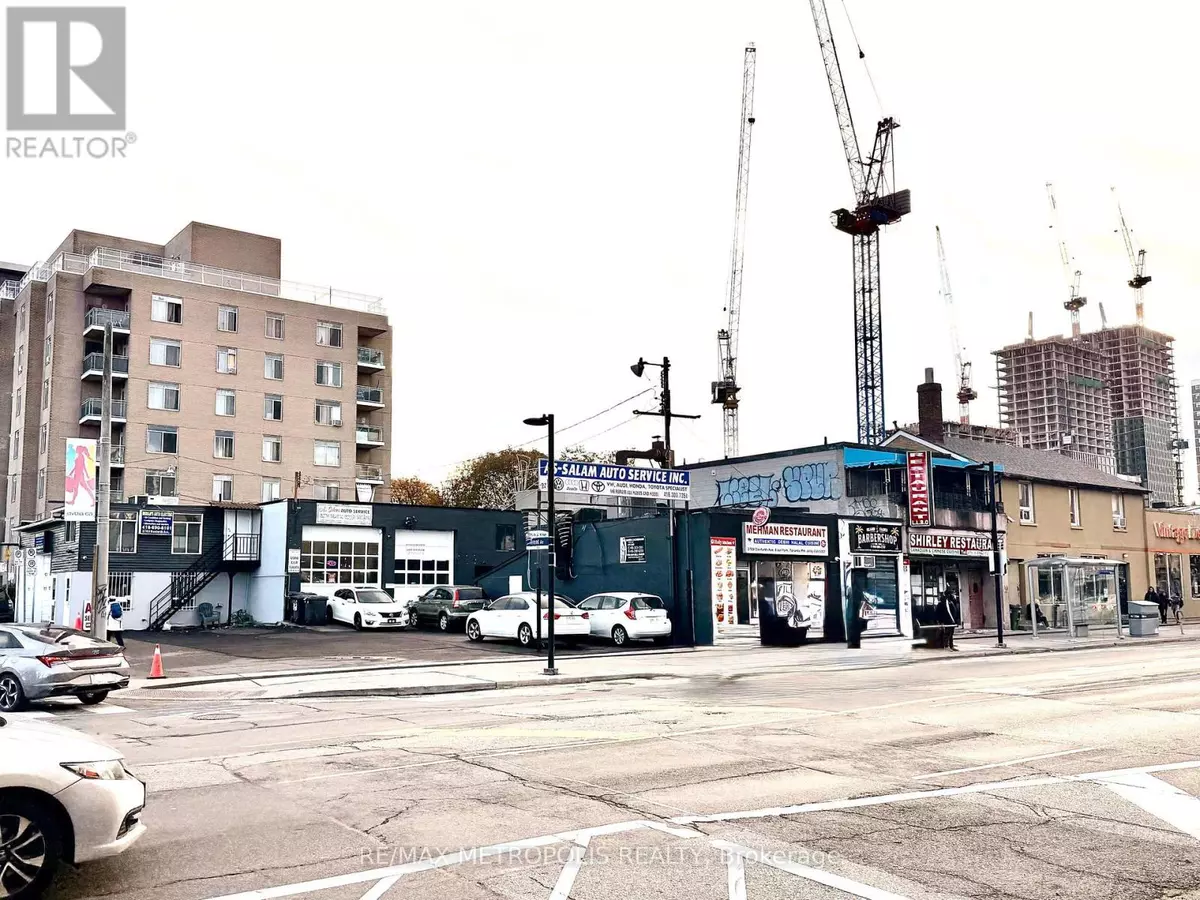 Toronto (east End-danforth), ON M4C1L9,2789 & 2793 DANFORTH AVENUE