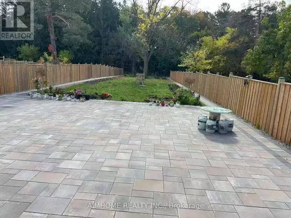 Toronto (highland Creek), ON M1C1A7,ROOM 1 MAIN FLOOR - 1385 MILITARY TRAIL