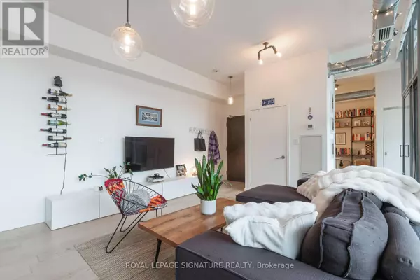 Toronto (south Riverdale), ON M4M1G7,625 Queen ST East #512