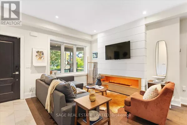 Toronto (the Beaches), ON M4E3J3,324 BEECH AVENUE