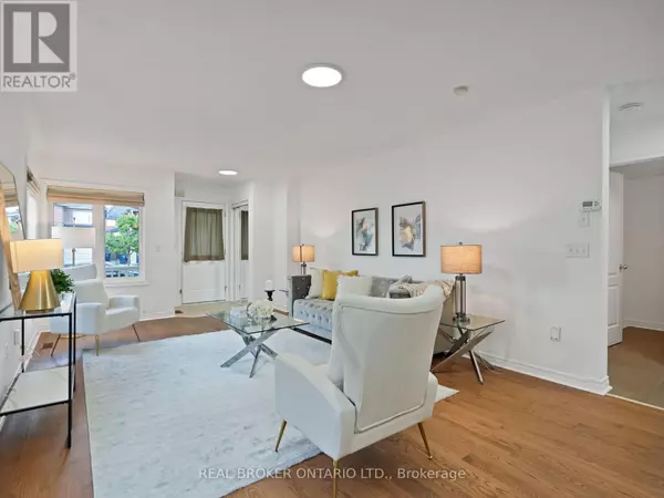 Toronto (rouge), ON M1X2B9,462 STAINES ROAD