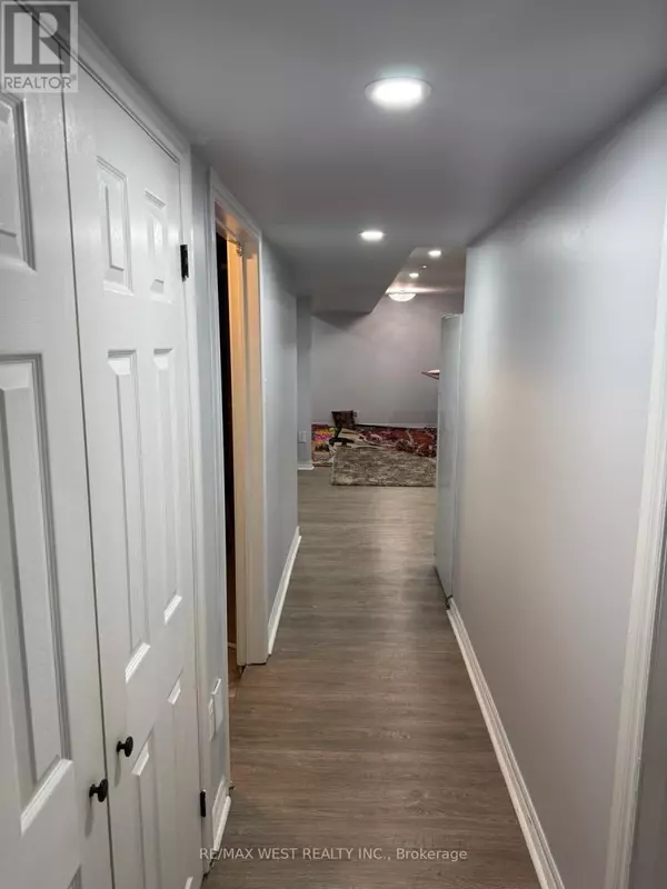 Oshawa (samac), ON L1K2R9,640 Ormond DR #Basement