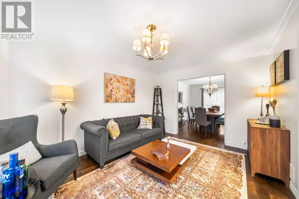 Whitby (pringle Creek), ON L1R2B1,200 FALLINGBROOK STREET