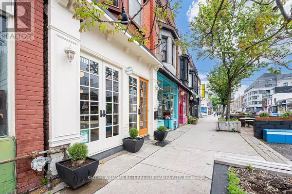 Toronto (south Riverdale), ON M4M1K8,1118 QUEEN STREET E