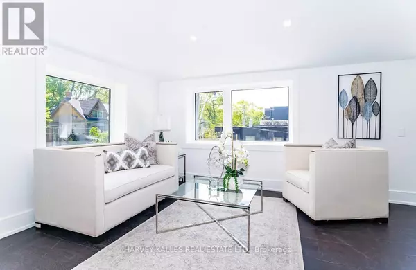 Toronto (south Riverdale), ON M4M2C2,200 Munro ST #3