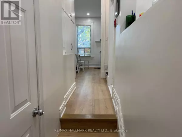 Toronto (south Riverdale), ON M4M1W8,60 FIRST AVENUE