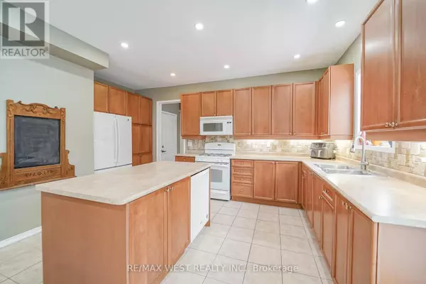 Ajax (northwest Ajax), ON L1T4W7,29 O'SHEA CRESCENT