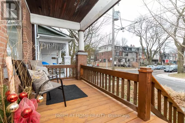 Toronto (south Riverdale), ON M4M1P8,18 MALLON AVENUE