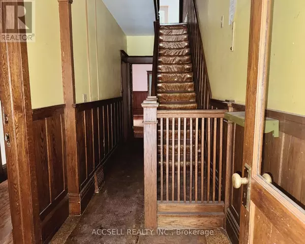 Toronto (north Riverdale), ON M4K2P4,683 BROADVIEW AVENUE