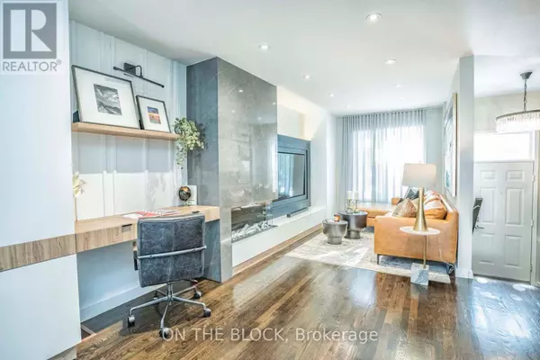 Toronto (greenwood-coxwell), ON M4M3C3,49 LESLIE STREET