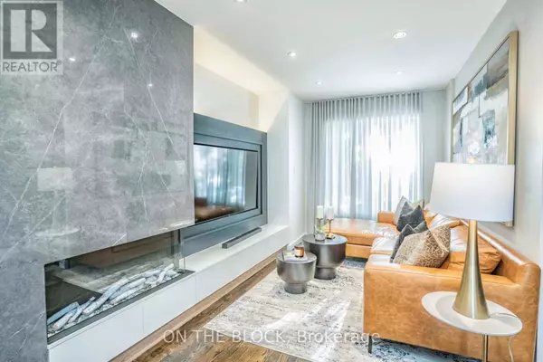 Toronto (greenwood-coxwell), ON M4M3C3,49 LESLIE STREET