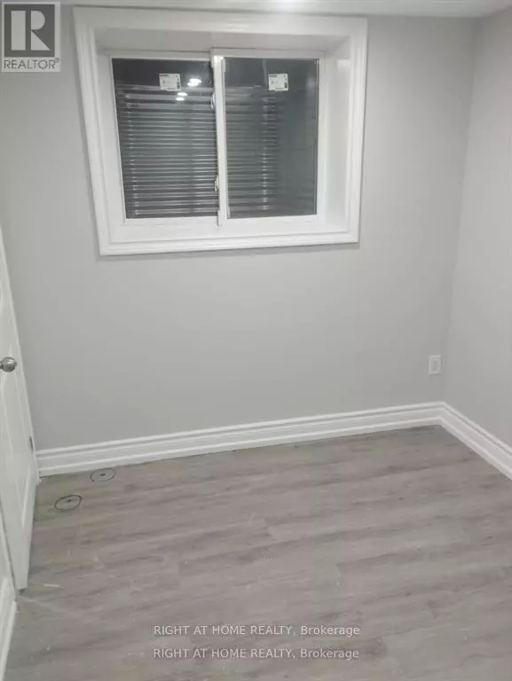 Toronto (highland Creek), ON M1C1C3,32 CONLINS RD ROAD E