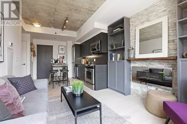 Toronto (south Riverdale), ON M4M1G3,630 Queen ST East #312