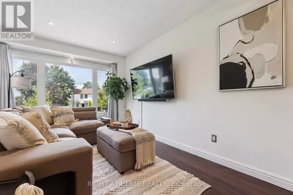 Oshawa (donevan), ON L1H8A4,923 SOUTHRIDGE STREET