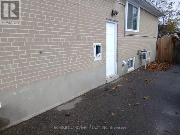 Ajax (south East), ON L1S2S3,5 Tulloch DR #( Lower )