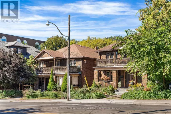 Toronto (east End-danforth), ON M4E1P9,558-562 KINGSTON ROAD