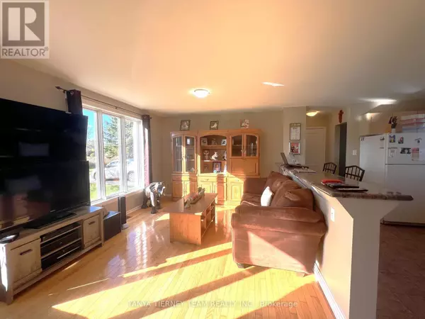 Whitby, ON L1M1R4,6783 Cochrane ST #Main