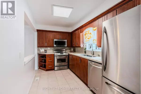 Toronto (birchcliffe-cliffside), ON M1N3L9,218 SOUTH WOODROW BOULEVARD