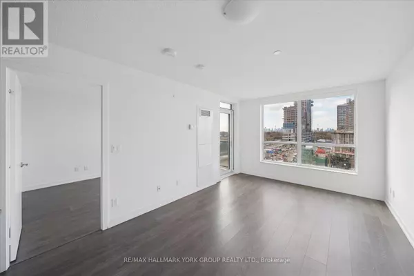 Toronto (east End-danforth), ON M4C0A6,8 Trent AVE #805