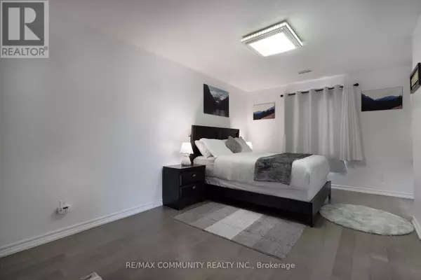 Ajax (central), ON L1S2B1,33 WINDSOR AVENUE