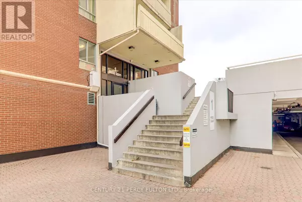 Toronto (crescent Town), ON M4C5L4,1 Massey SQ #605