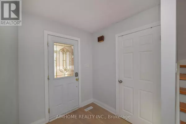 Toronto (steeles), ON M1W2W7,28 LONGBOW SQUARE