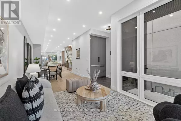 Toronto (woodbine-lumsden), ON M4C4K3,241 CEDARVALE AVENUE