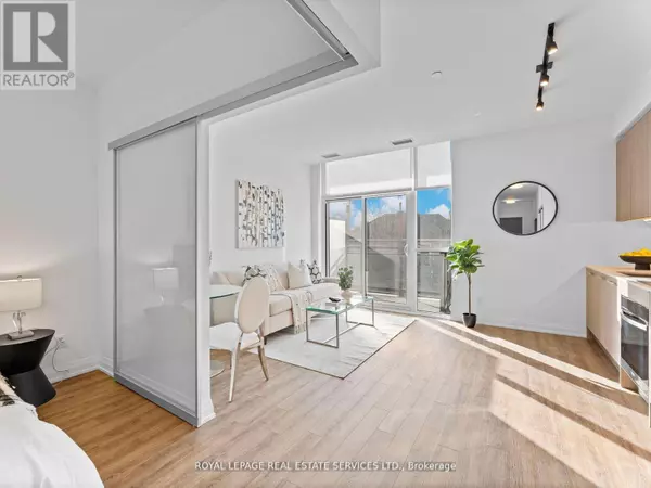 Toronto (east End-danforth), ON M4C4X5,286 Main ST #215