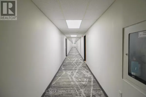 Oshawa (central), ON L1H4C2,454 Centre ST South #112