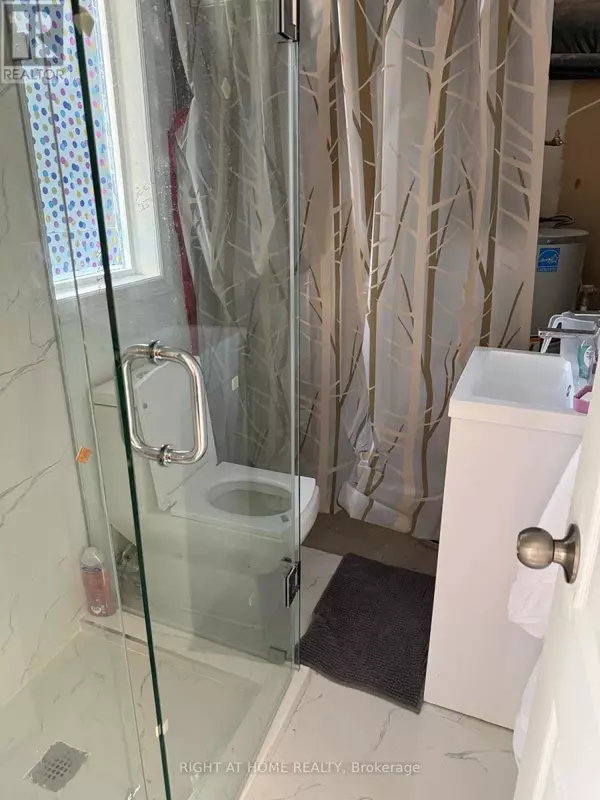 Toronto (rouge), ON M1B6H4,16 REINDEER DRIVE